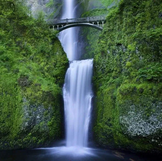 oregon rhtp waterfall in rural nature